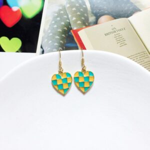 Yellow and green plaidcontrast color, a pair of steel needle ear hooks