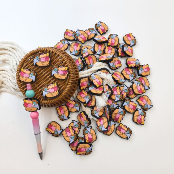 O1CN01RbUBtD1pLbWutDxU4_2217666445344-0-cib Wholesale 10pcs Cartoon Bohemian Leopard Print Sandal Pattern Silicone Beads