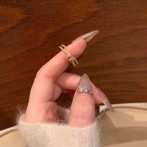 [style d] / Adjustable opening