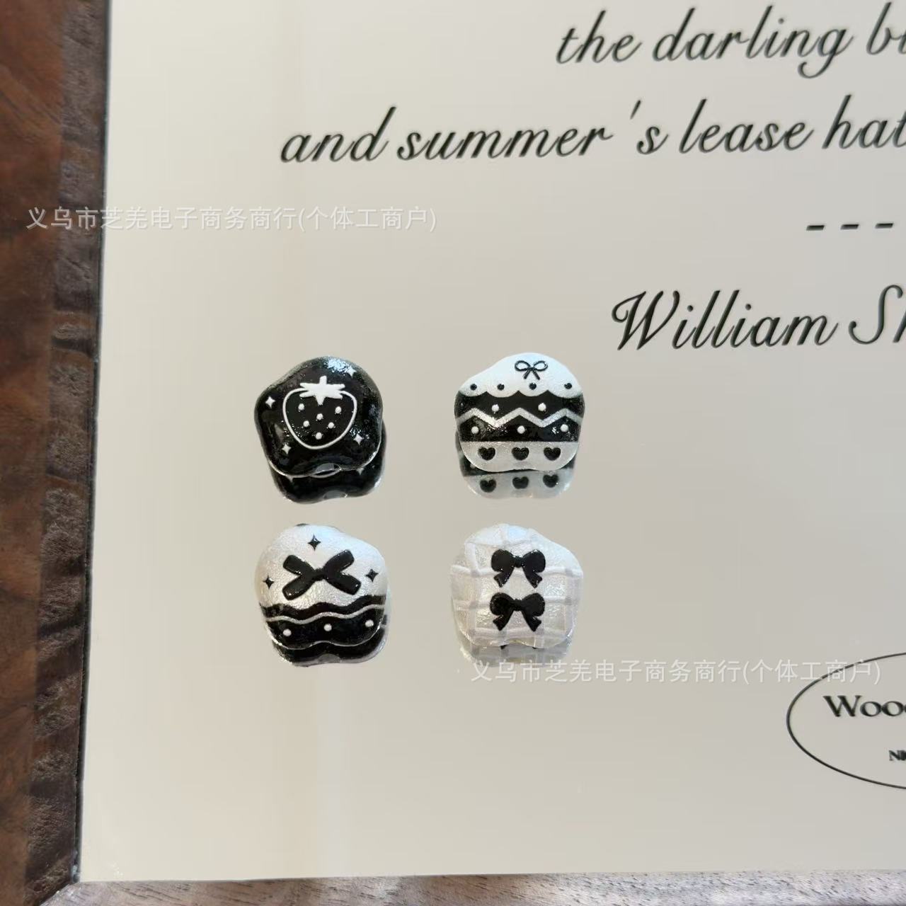 Wholesale silk black and white e flower relief acrylic beads