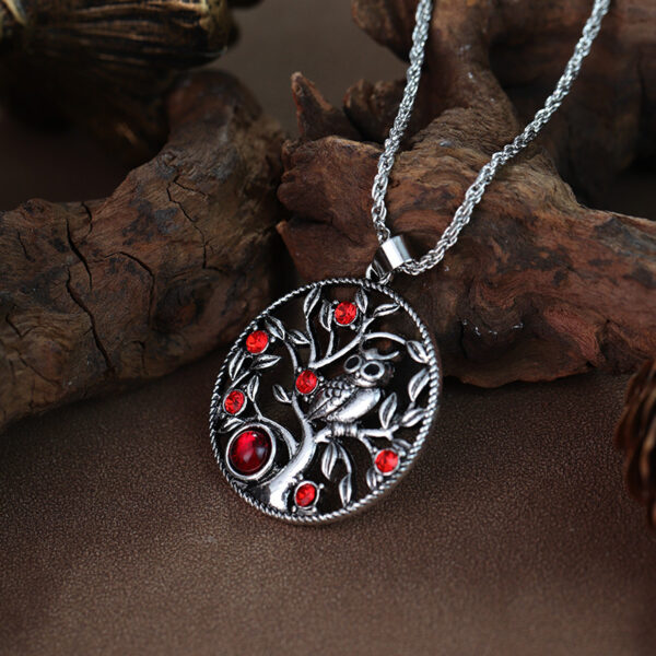 Wholesale Retro round hollowed out antique silver circle pendant necklace