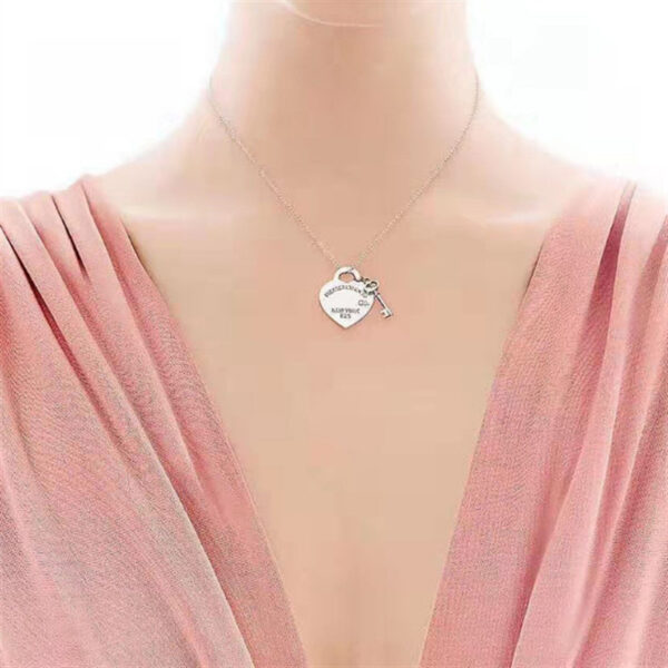 Wholesale Heart Key Pendant Necklace Fresh Love Fashion All-match Jewelry