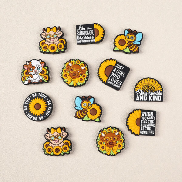 Wholesale 20pcs Sunflower Cartoon Highland Bull Focal Beads