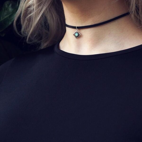 Wholesale Petal Opal Small Pendant Women's Collarbone Chain Velvet Short Necklace