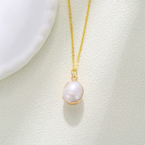 Oval baroque necklace