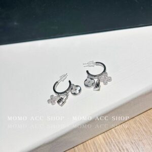 White gold/lock flower petal earrings