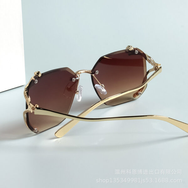 Wholesale Frameless square oversized metal leopard head Women Sunglasses