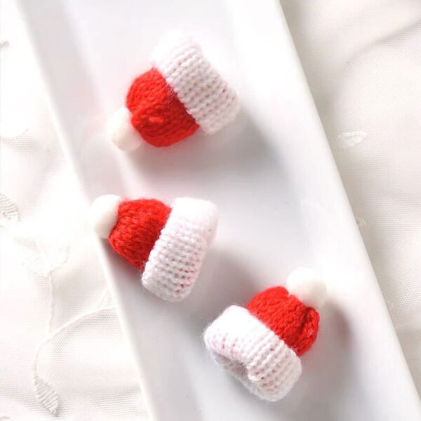 O1CN01TNhUcH2IpU9xEdx2I_2211155479335-0-cib Wholesale Christmas DIY Wool Mini Knitted Finger Hat Doll Accessories