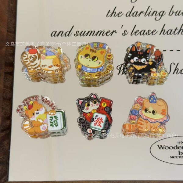 Wholesale Embossed cartoon lucky cat acrylic beads