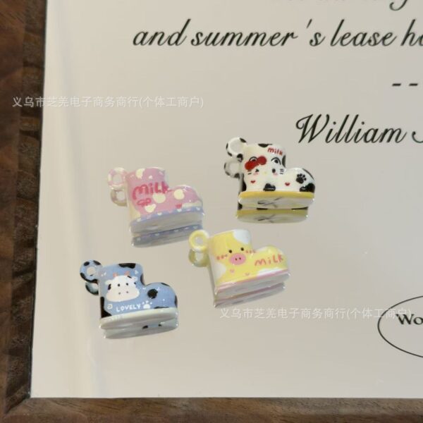 O1CN01Tm2M8f1xmBbk9pLIu_2221442006485-0-cib Wholesale 10pcs cow cartoon cat boots with hanging holes acrylic beads