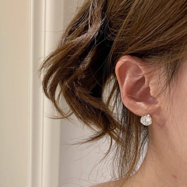 Wholesale Asymmetrical Super Flash Zircon Gold Earrings Simple Design Earrings