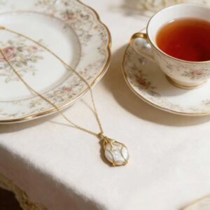 Wholesale Natural Alien Baroque Pearl Leaf Necklace