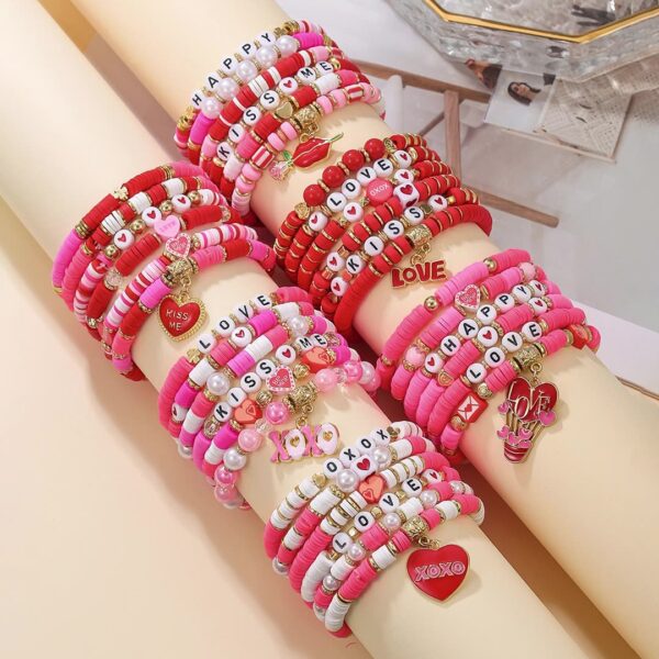 Wholesale Red and pink Valentine's Day gift for girls: a handmade heart-shaped "LOVE" bracelet.