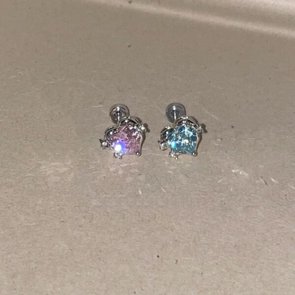 Wholesale Sweet and cool heart-shaped zircon earrings