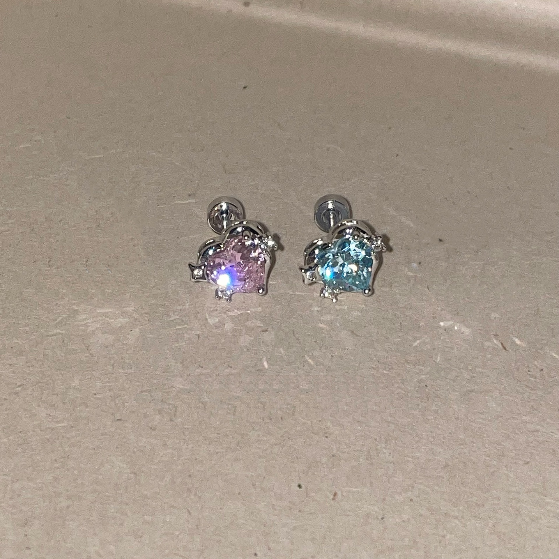 Wholesale Sweet and cool heart-shaped zircon earrings