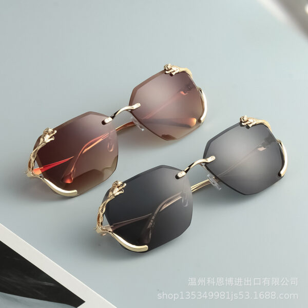 Wholesale Frameless square oversized metal leopard head Women Sunglasses