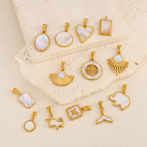 Wholesale Love tailed unicorn elephant fan-shaped white shell mother pendant