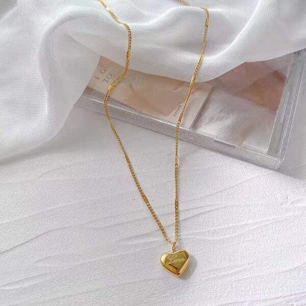 Wholesale Golden engraved love heart peach necklace