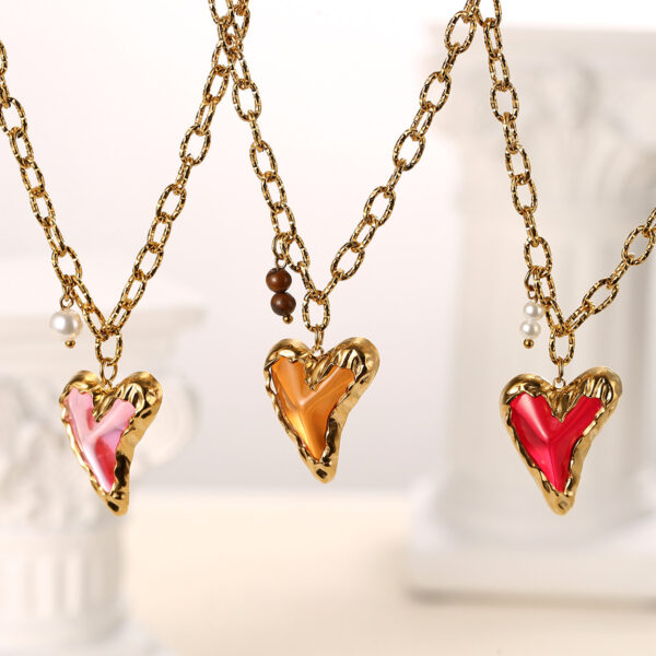 Wholesale Acrylic heart pendant necklace