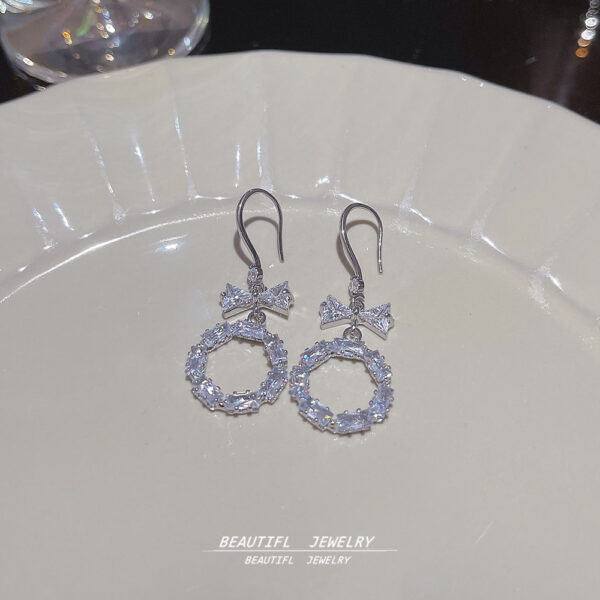 O1CN01UbLeOB1h56SvnogCp_2208251784225-0-cib Wholesale Super Flash Zircon Ring Design Ear Hook Luxury Earrings