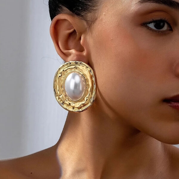 Wholesale Geometric Circle Golden Pearl Vintage Earrings