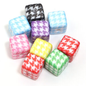 Houndstooth mixed color / Size 14mm, aperture 3.9mm