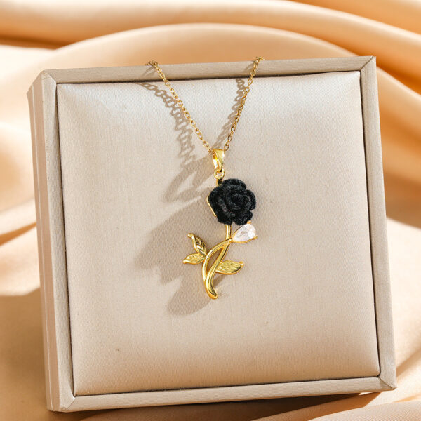 Wholesale Dark Heart Rose Gothic Wrapped Flower Heart-Shaped Clavicle Necklace