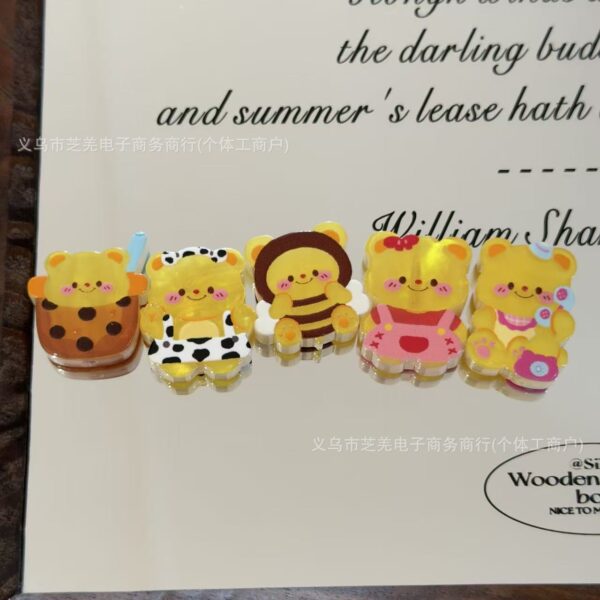 Wholesale 10pcs embossed bee cartoon bear acrylic beads