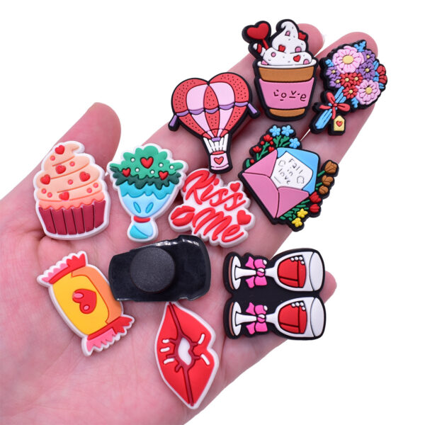 Wholesale Random 100pcs Valentine's Day cartoon hole shoe buckle