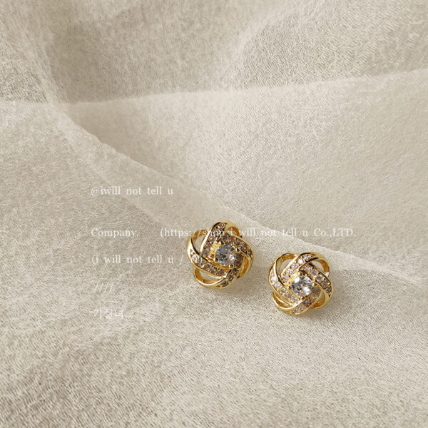 Wholesale Micro inlaid zircon spiral silver needle earrings