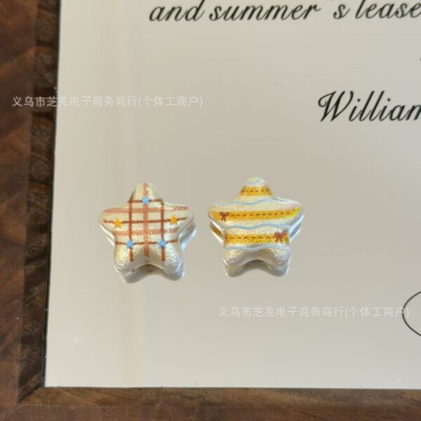 Wholesale 10pcs embossed silk gold pentagonal star acrylic beads