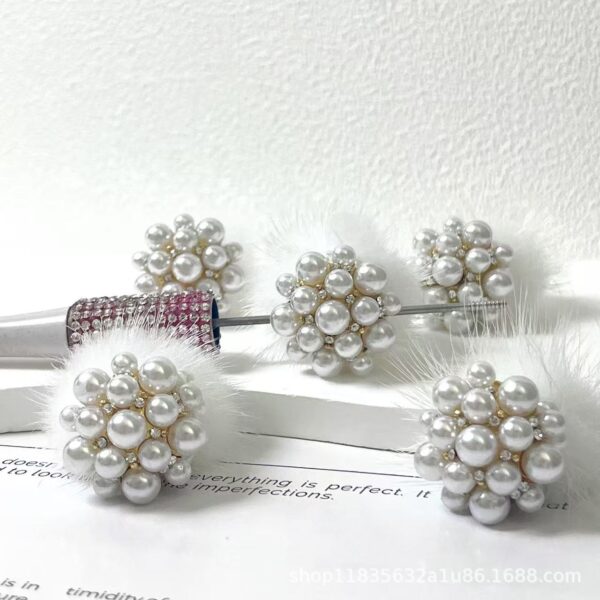 O1CN01VhBuHM1WnZ8RiXIWb_2218733632833-0-cib Wholesale Clay pearl rhinestone flower plate
