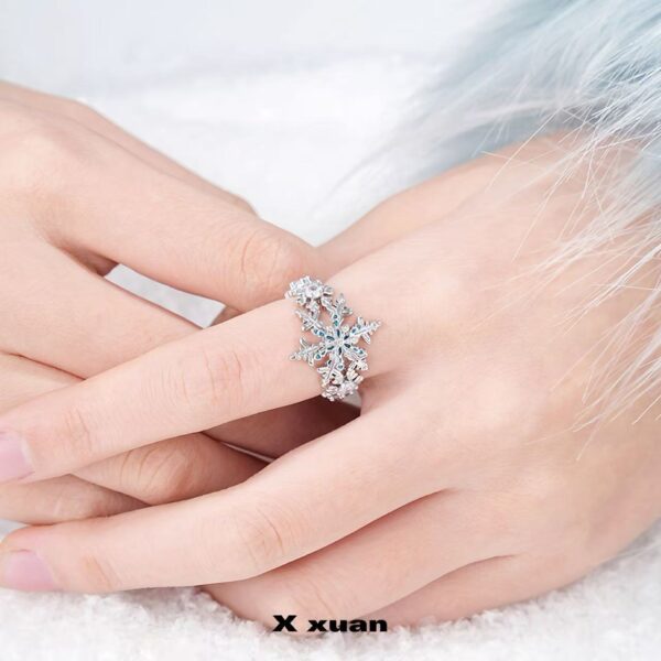 Wholesale Winter Is a Time of Fortune, Rotating Multi-Layered Snowflakes, Exquisite and Light Luxury, Niche High-End Valentine's Day Open Ring for Women