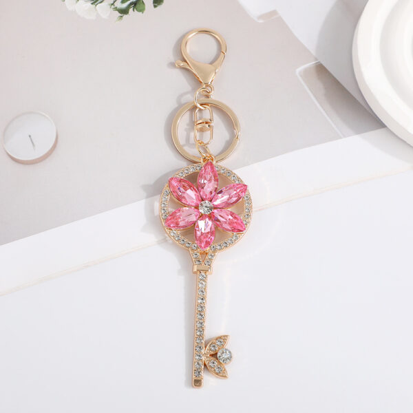 Wholesale Lucky Clover Flower with Water Diamond Metal Keychain