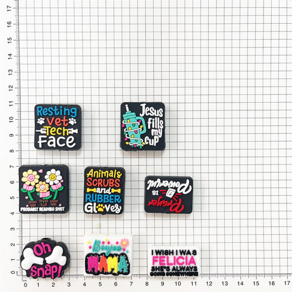 O1CN01W5opYF1t0m29M0iLQ_2207248195840-0-cib Wholesale Random 100pcs Creative phrases beaded English slogan PVC soft rubber beads