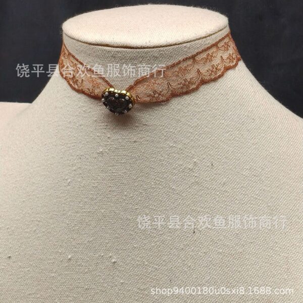 Wholesale Coffee colored pearl heart pendant lace short collarbone chain