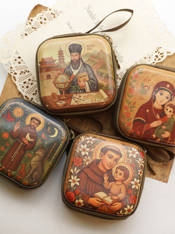 O1CN01WPZzSB1pqIE24ibEW_2216317515411-0-cib Wholesale Square hand drawn cartoon pattern portable coin purse