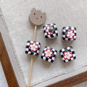 8 # Black and white checkerboard five-petal flower (one)