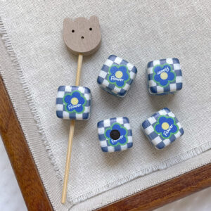 7 # Checkerboard blue five-petal flower (one)