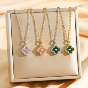 O1CN01WrA86q1E3cEyG9d3m_2218766910296-0-cib Wholesale Full Diamond Zircon Lucky Color Diamond Clover Necklace