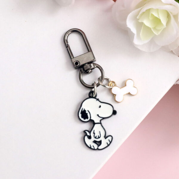 Wholesale Cute Cartoon Snoopy Metal Keychain Women's Exquisite Couple Gift Internet Popular Schoolbag Pendant Commemorative Accompanying Gift
