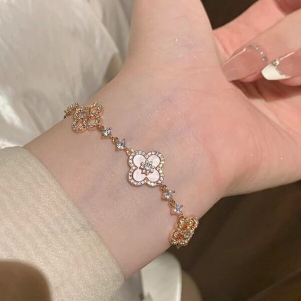 Wholesale Pink Four-leaf Clover Bracelet Micro-inlaid Zircon Hollow Luxury Jewelry