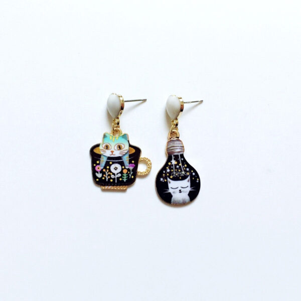 Wholesale Cartoon Cute Asymmetric Black and White Cat Earrings