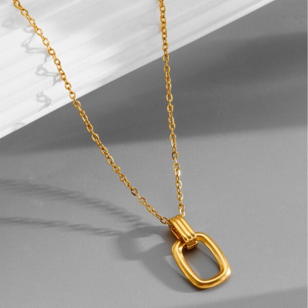Wholesale Titanium Steel Fadeless Entry Luxury 18K Gold Geometric Double Ring Clavicle Chain