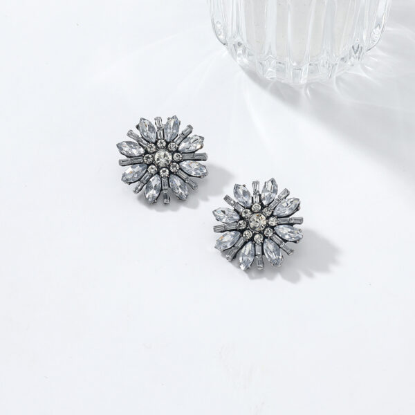 Wholesale Exaggerated diamond studded floral earrings