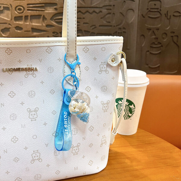 Wholesale Creative oil small conch keychain cute liquid quicksand accessories