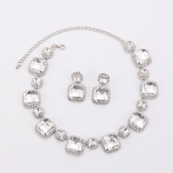 Wholesale 2024 New Exaggerated Luxury Rhinestone Green Red White Earrings Necklace Set Jewelry Sets Earrings