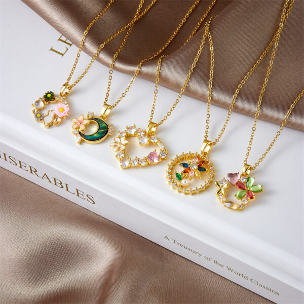 Wholesale Titanium steel necklace flower pendant