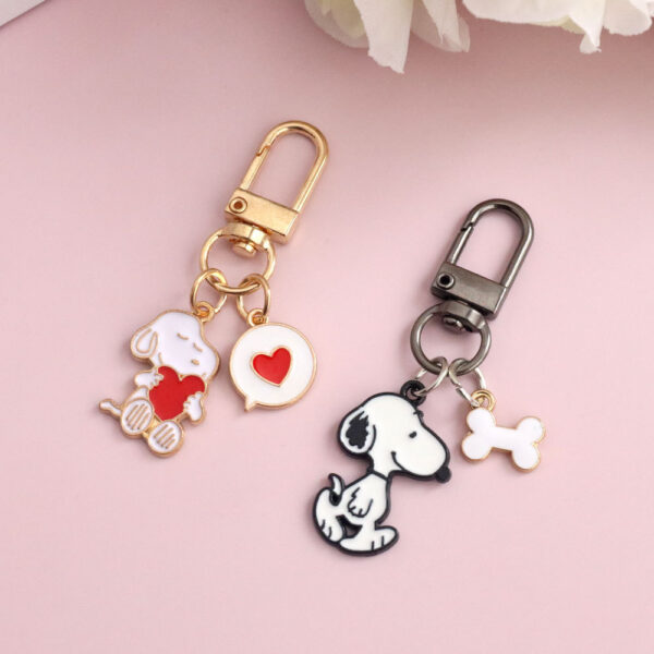 Wholesale Cute Cartoon Snoopy Metal Keychain Women's Exquisite Couple Gift Internet Popular Schoolbag Pendant Commemorative Accompanying Gift