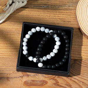 24082411-black and white beads / Stone